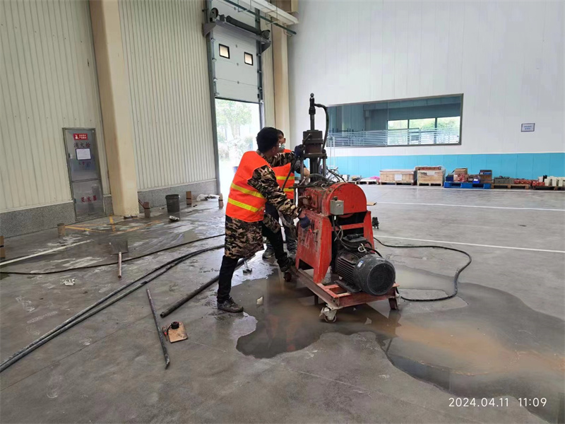 铜梁厂房地面下沉塌陷注浆加固施工